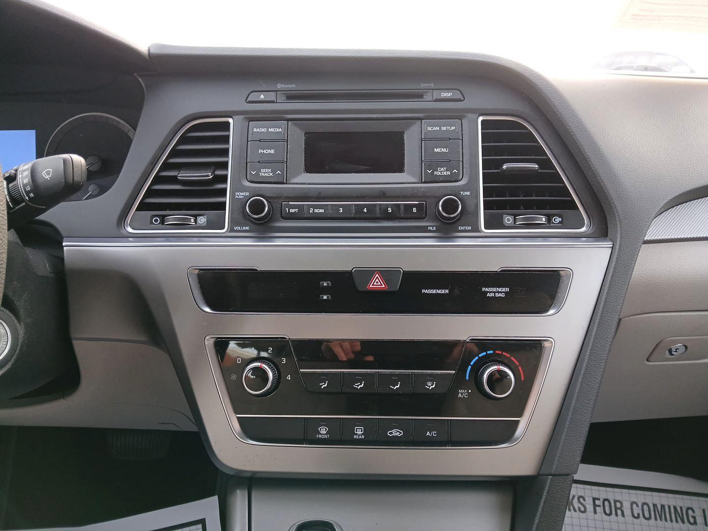 2015 Hyundai Sonata SE (5NPE24AF0FH) with an 2.4L L4 DOHC 16V engine, 7-Speed Automatic transmission, located at 401 Woodman Dr, Riverside, OH, 45431, (937) 908-9800, 39.760899, -84.123421 - Photo#12