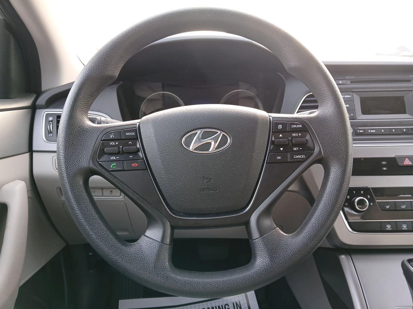 2015 Hyundai Sonata SE (5NPE24AF0FH) with an 2.4L L4 DOHC 16V engine, 7-Speed Automatic transmission, located at 401 Woodman Dr, Riverside, OH, 45431, (937) 908-9800, 39.760899, -84.123421 - Photo#15