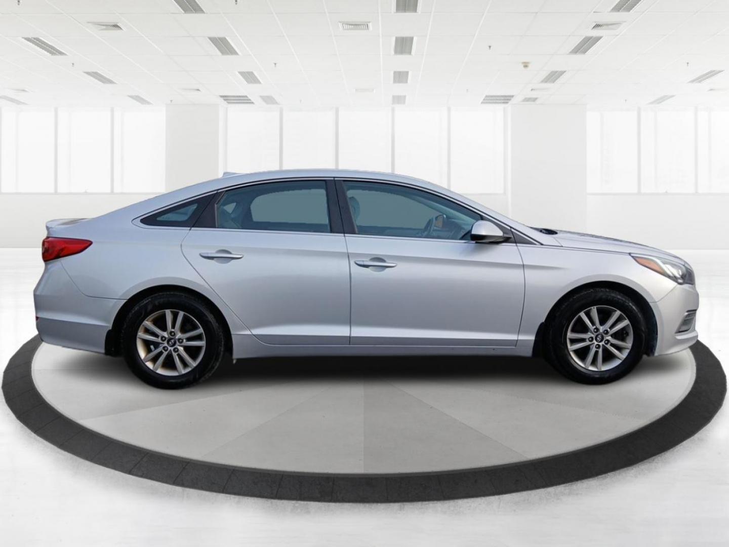 2015 Hyundai Sonata SE (5NPE24AF0FH) with an 2.4L L4 DOHC 16V engine, 7-Speed Automatic transmission, located at 401 Woodman Dr, Riverside, OH, 45431, (937) 908-9800, 39.760899, -84.123421 - Photo#1