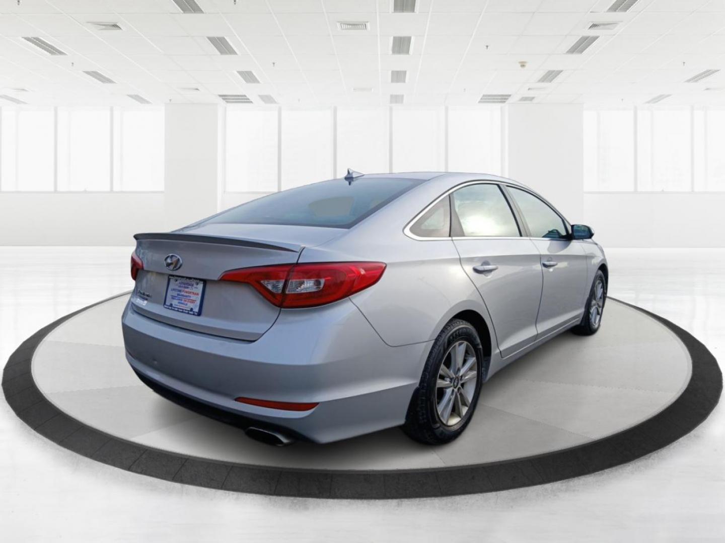 2015 Hyundai Sonata SE (5NPE24AF0FH) with an 2.4L L4 DOHC 16V engine, 7-Speed Automatic transmission, located at 401 Woodman Dr, Riverside, OH, 45431, (937) 908-9800, 39.760899, -84.123421 - Photo#2