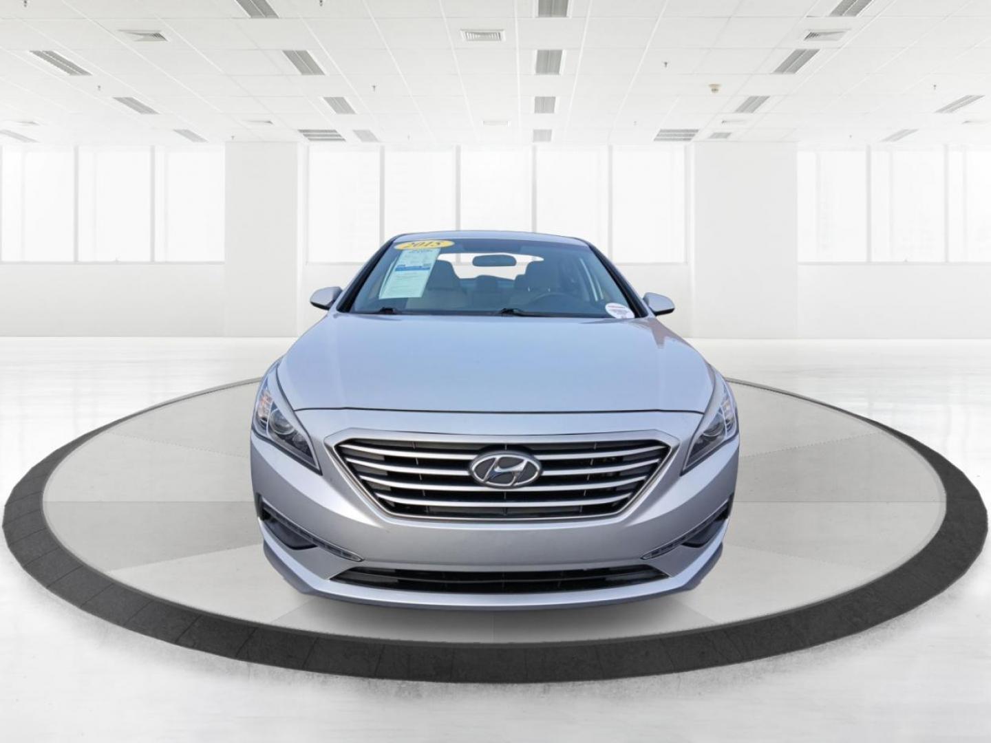 2015 Hyundai Sonata SE (5NPE24AF0FH) with an 2.4L L4 DOHC 16V engine, 7-Speed Automatic transmission, located at 401 Woodman Dr, Riverside, OH, 45431, (937) 908-9800, 39.760899, -84.123421 - Photo#6