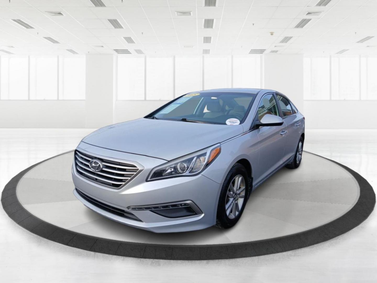 2015 Hyundai Sonata SE (5NPE24AF0FH) with an 2.4L L4 DOHC 16V engine, 7-Speed Automatic transmission, located at 401 Woodman Dr, Riverside, OH, 45431, (937) 908-9800, 39.760899, -84.123421 - Photo#7