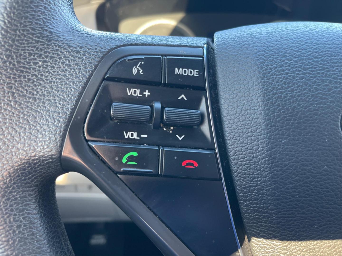 2015 Hyundai Sonata SE (5NPE24AFXFH) with an 2.4L L4 DOHC 16V engine, 7-Speed Automatic transmission, located at 880 E. National Road, Vandalia, OH, 45377, (937) 908-9800, 39.891918, -84.183594 - Photo#14