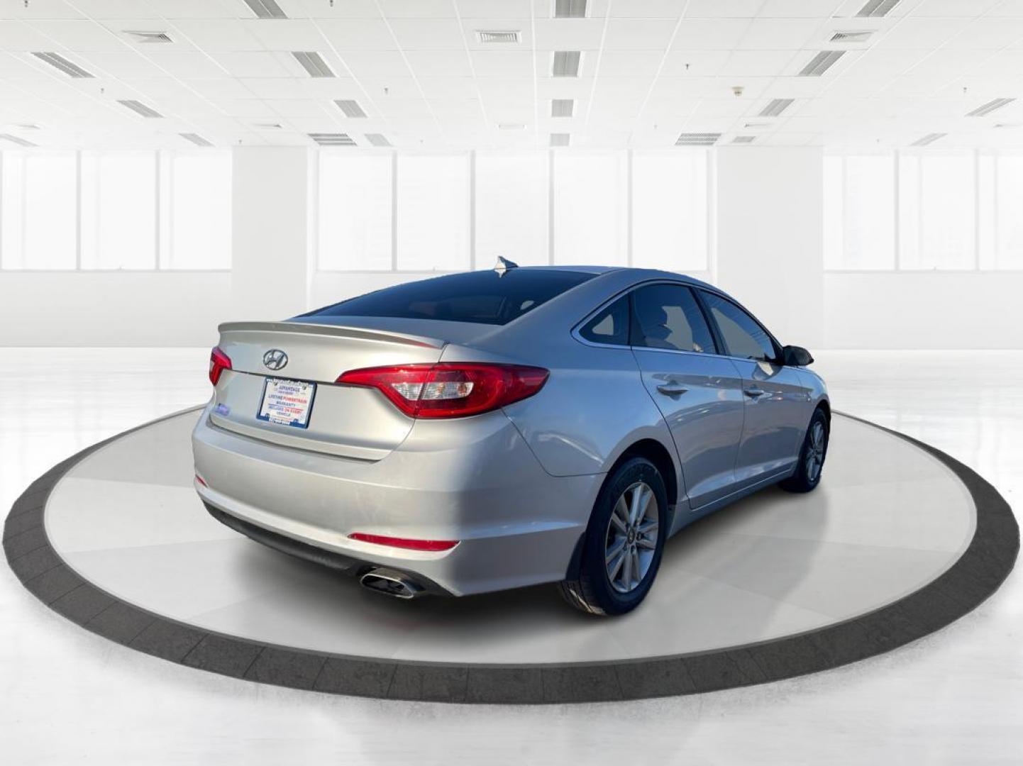 2015 Hyundai Sonata SE (5NPE24AFXFH) with an 2.4L L4 DOHC 16V engine, 7-Speed Automatic transmission, located at 880 E. National Road, Vandalia, OH, 45377, (937) 908-9800, 39.891918, -84.183594 - Photo#2