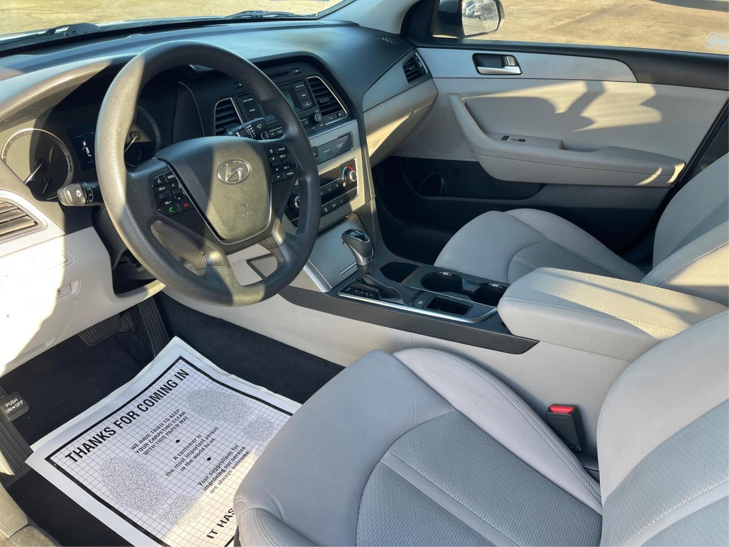 2015 Hyundai Sonata SE (5NPE24AFXFH) with an 2.4L L4 DOHC 16V engine, 7-Speed Automatic transmission, located at 880 E. National Road, Vandalia, OH, 45377, (937) 908-9800, 39.891918, -84.183594 - Photo#8