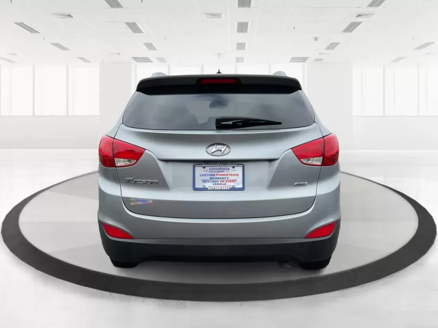 2015 Hyundai Tucson SE (KM8JUCAG2FU) with an Theta II 2.4L I-4 gasoline direct injection engine, located at 880 E. National Road, Vandalia, OH, 45377, (937) 908-9800, 39.891918, -84.183594 - Photo#3