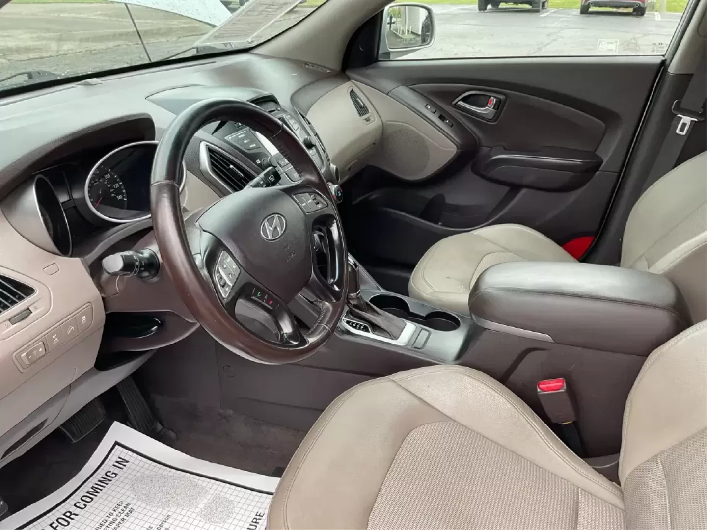 2015 Hyundai Tucson SE (KM8JUCAG2FU) with an Theta II 2.4L I-4 gasoline direct injection engine, located at 880 E. National Road, Vandalia, OH, 45377, (937) 908-9800, 39.891918, -84.183594 - Photo#8