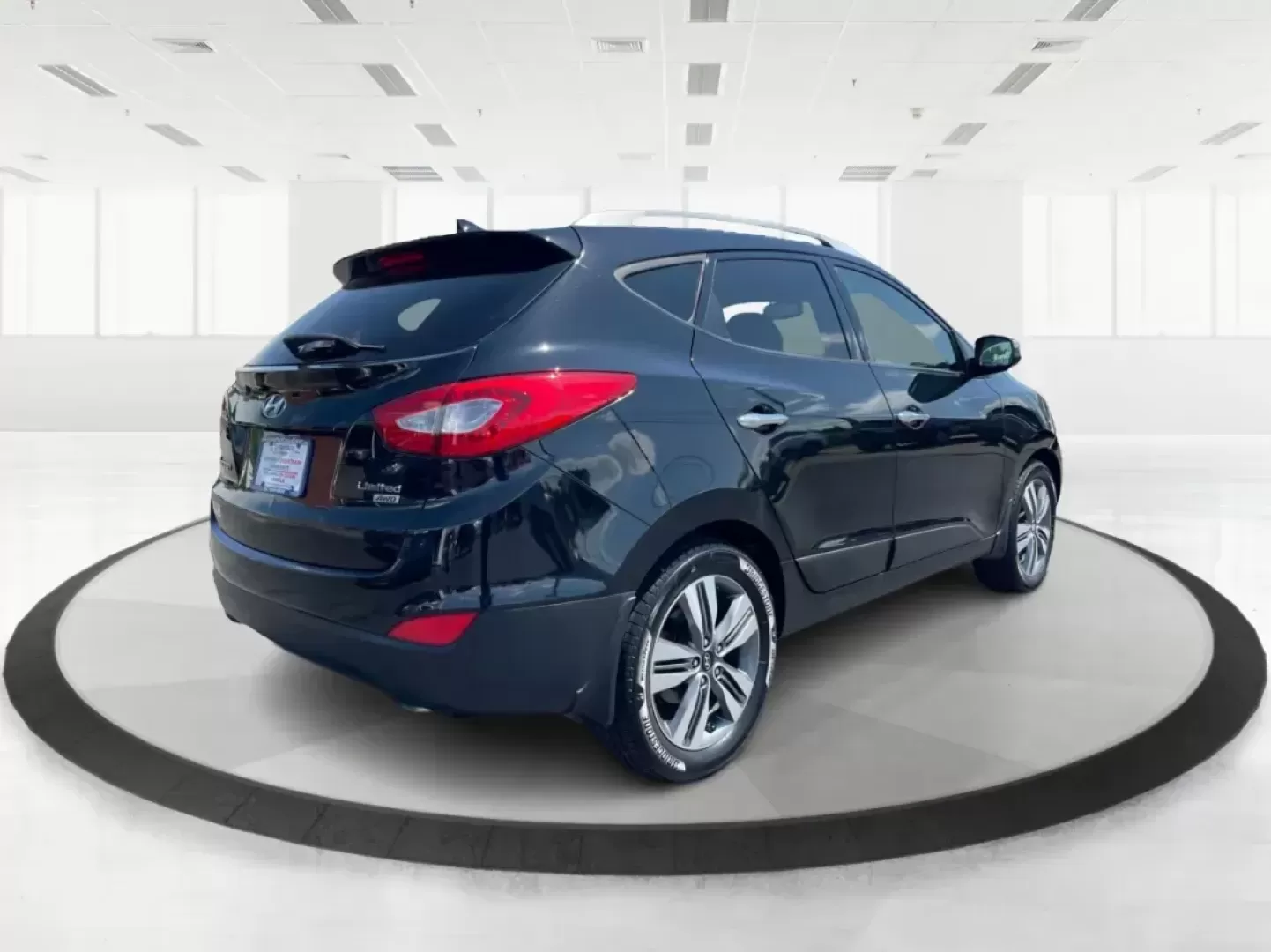 2015 Hyundai Tucson Limited (KM8JUCAG0FU) with an Theta II 2.4L I-4 gasoline direct injection engine, located at 401 Woodman Dr, Riverside, OH, 45431, (937) 908-9800, 39.760899, -84.123421 - Photo#2