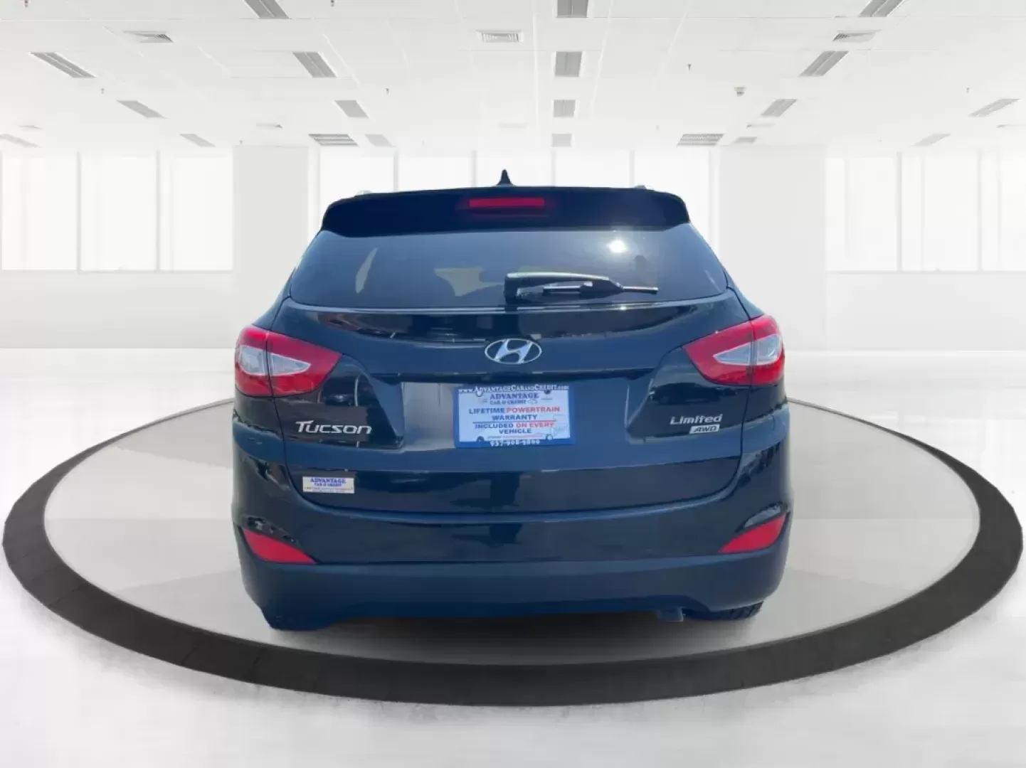 2015 Hyundai Tucson Limited (KM8JUCAG0FU) with an Theta II 2.4L I-4 gasoline direct injection engine, located at 401 Woodman Dr, Riverside, OH, 45431, (937) 908-9800, 39.760899, -84.123421 - Photo#3