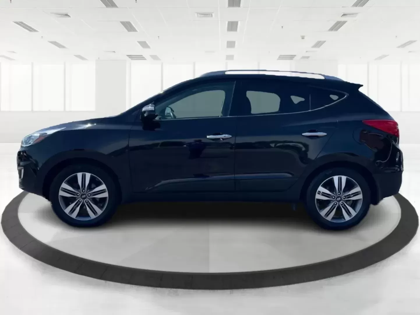 2015 Hyundai Tucson Limited (KM8JUCAG0FU) with an Theta II 2.4L I-4 gasoline direct injection engine, located at 401 Woodman Dr, Riverside, OH, 45431, (937) 908-9800, 39.760899, -84.123421 - Photo#5