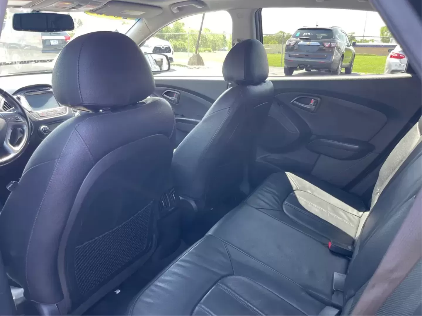 2015 Hyundai Tucson Limited (KM8JUCAG0FU) with an Theta II 2.4L I-4 gasoline direct injection engine, located at 401 Woodman Dr, Riverside, OH, 45431, (937) 908-9800, 39.760899, -84.123421 - Photo#9