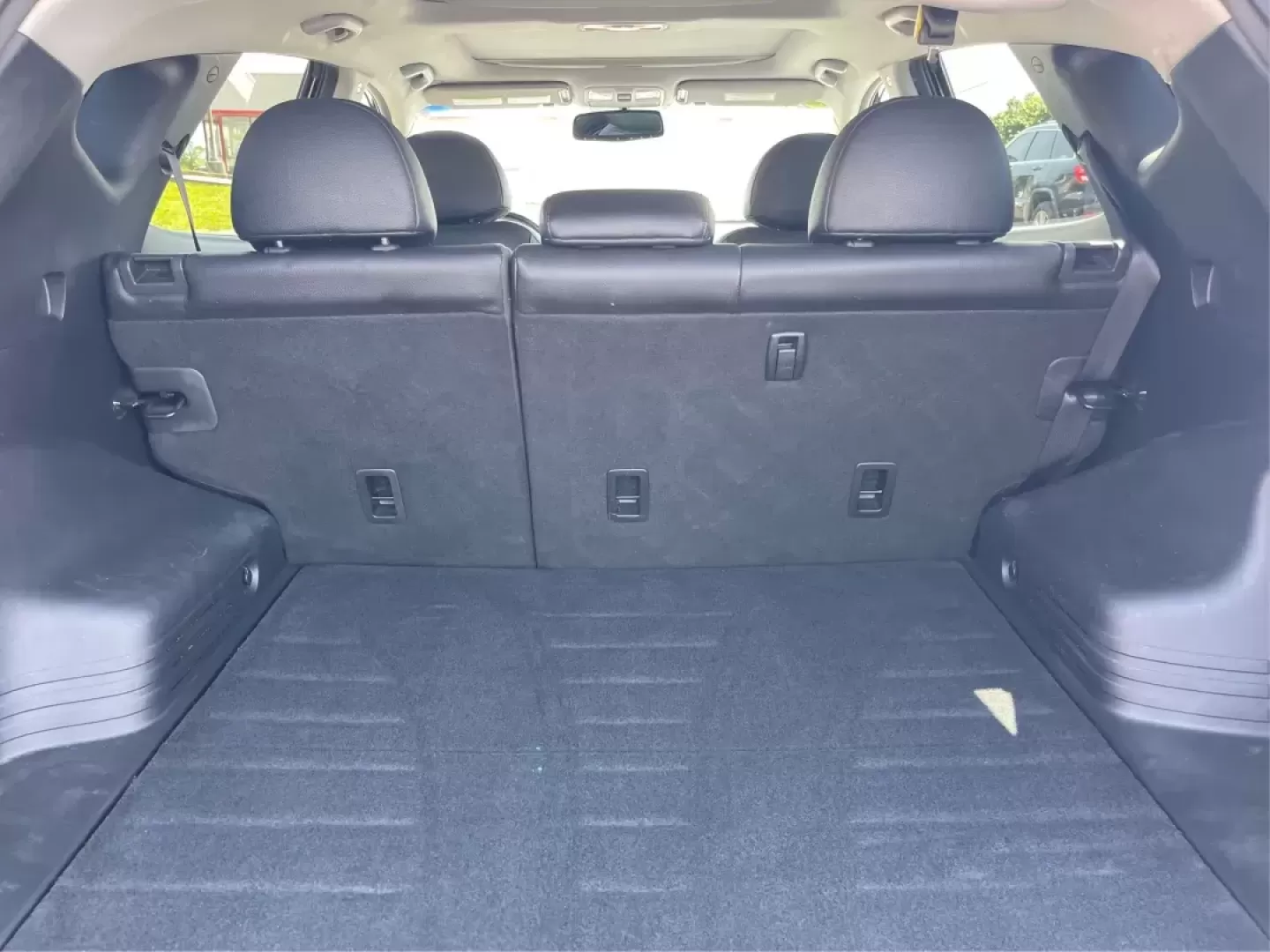 2015 Hyundai Tucson Limited (KM8JUCAG0FU) with an Theta II 2.4L I-4 gasoline direct injection engine, located at 401 Woodman Dr, Riverside, OH, 45431, (937) 908-9800, 39.760899, -84.123421 - Photo#11