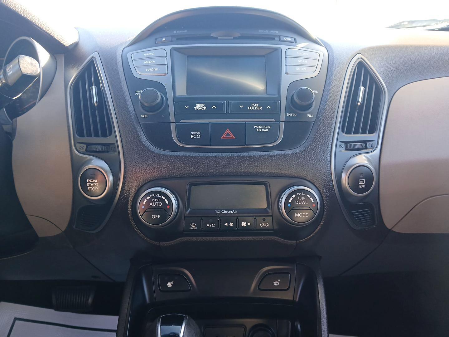 2015 Hyundai Tucson Limited AWD (KM8JUCAG4FU) with an 2.4L L4 DOHC 16V engine, 6-Speed Automatic transmission, located at 1230 East Main St, Xenia, OH, 45385, (937) 908-9800, 39.688026, -83.910172 - Photo#11