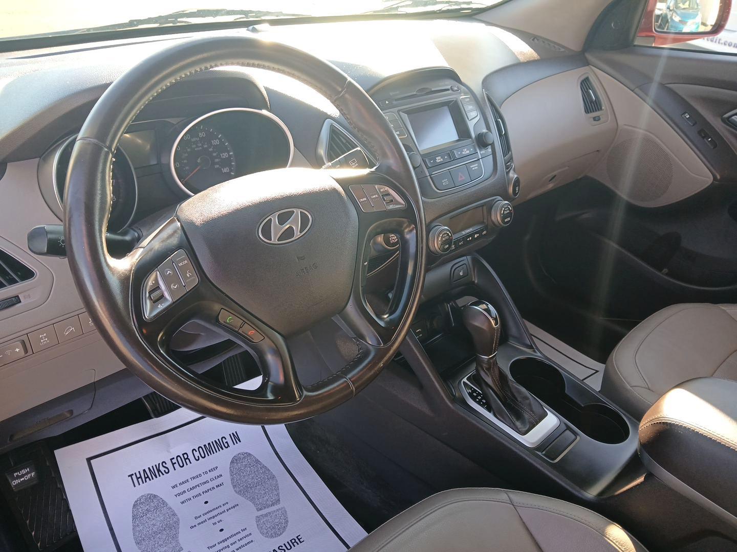 2015 Hyundai Tucson Limited AWD (KM8JUCAG4FU) with an 2.4L L4 DOHC 16V engine, 6-Speed Automatic transmission, located at 1230 East Main St, Xenia, OH, 45385, (937) 908-9800, 39.688026, -83.910172 - Photo#7