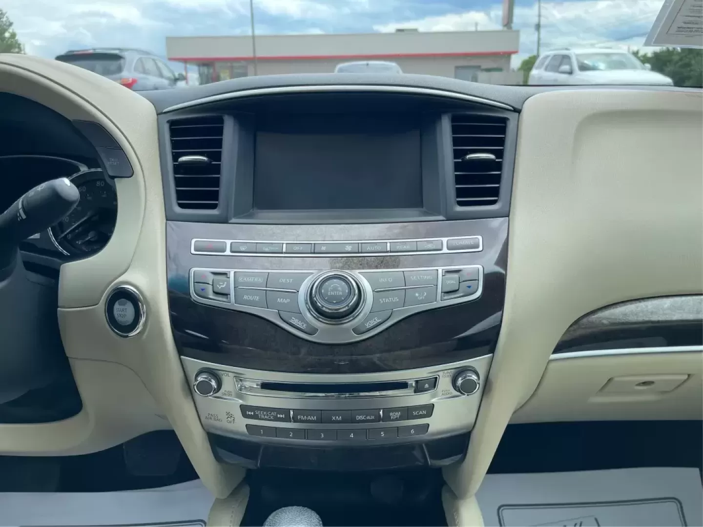 2015 Infiniti QX60 Base (5N1AL0MM9FC) with an Other engine, located at 4508 South Dixie Dr, Moraine, OH, 45439, (937) 908-9800, 39.689976, -84.218452 - Photo#11