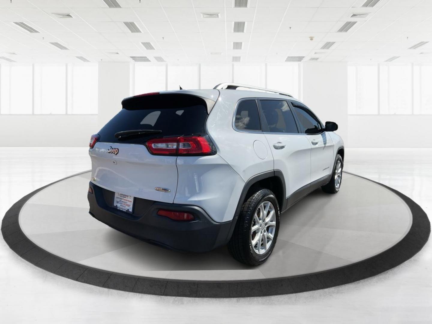 2015 Jeep Cherokee Latitude FWD (1C4PJLCB5FW) with an 2.4L L4 DOHC 16V engine, 9-Speed Automatic transmission, located at 401 Woodman Dr, Riverside, OH, 45431, (937) 908-9800, 39.760899, -84.123421 - Photo#2