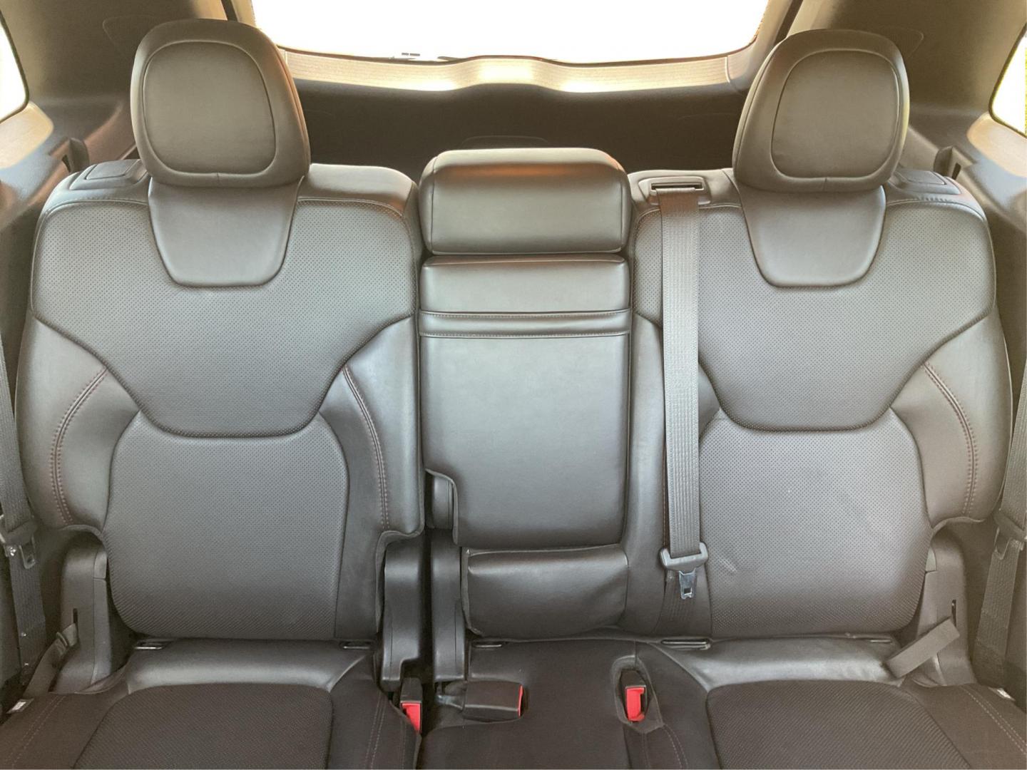 2015 Jeep Cherokee Trailhawk 4WD (1C4PJMBSXFW) with an 3.2L V6 DOHC 24V engine, 9-Speed Automatic transmission, located at 4508 South Dixie Dr, Moraine, OH, 45439, (937) 908-9800, 39.689976, -84.218452 - Photo#12