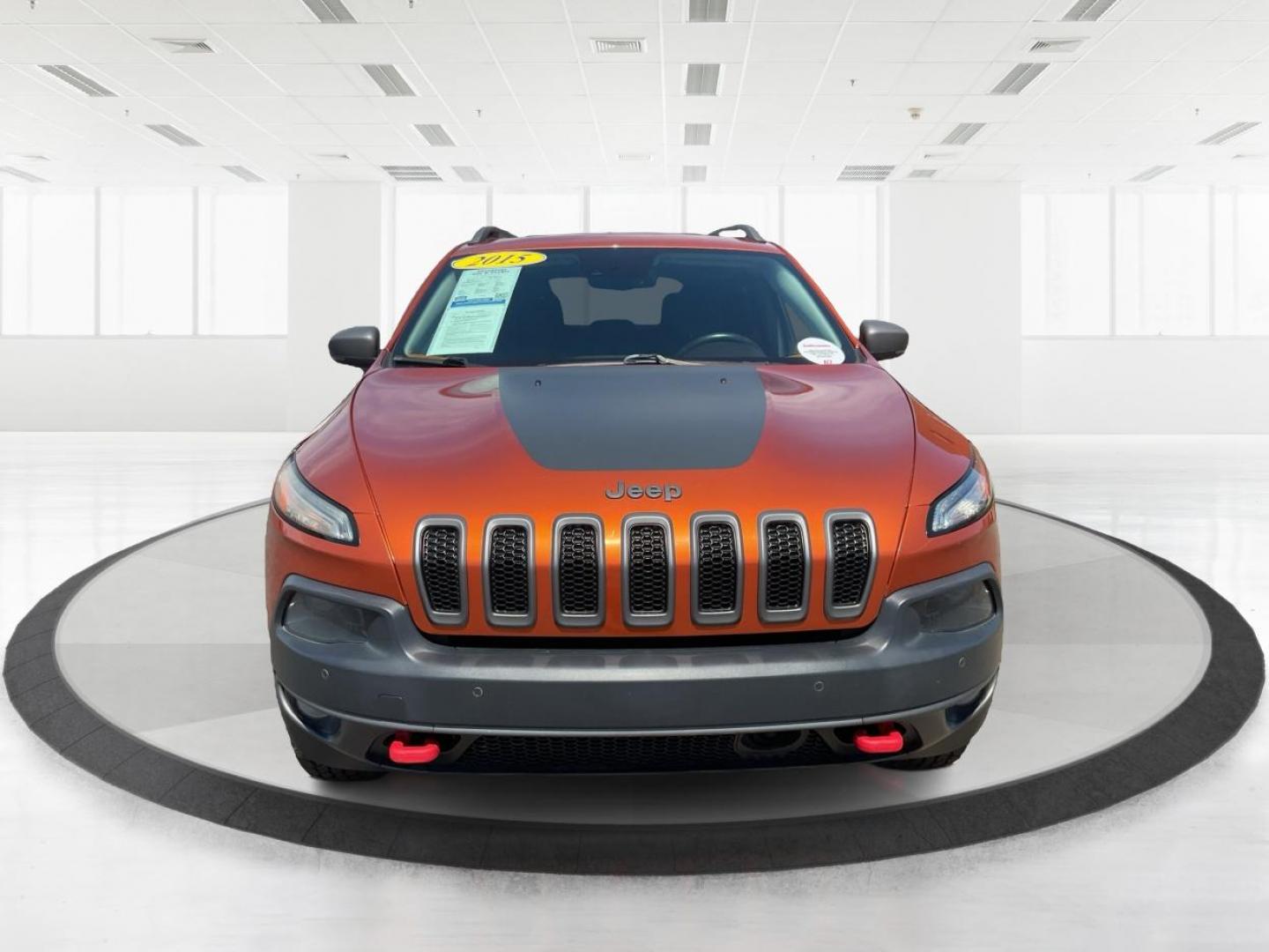2015 Jeep Cherokee Trailhawk 4WD (1C4PJMBSXFW) with an 3.2L V6 DOHC 24V engine, 9-Speed Automatic transmission, located at 4508 South Dixie Dr, Moraine, OH, 45439, (937) 908-9800, 39.689976, -84.218452 - Photo#5