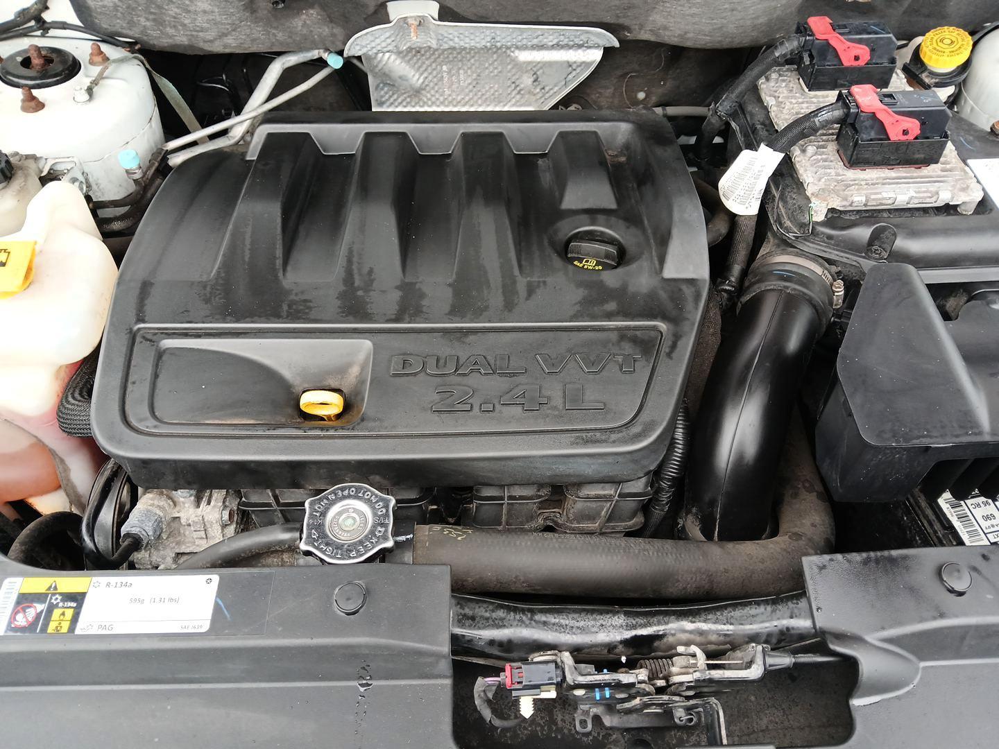 2015 Jeep Compass Latitude 4WD (1C4NJDEB2FD) with an 2.4L L4 DOHC 16V engine, 6-Speed Automatic transmission, located at 4508 South Dixie Dr, Moraine, OH, 45439, (937) 908-9800, 39.689976, -84.218452 - Photo#10
