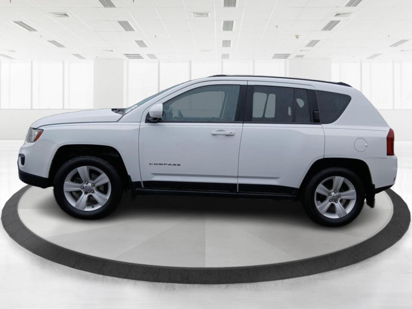 2015 Jeep Compass Latitude 4WD (1C4NJDEB2FD) with an 2.4L L4 DOHC 16V engine, 6-Speed Automatic transmission, located at 4508 South Dixie Dr, Moraine, OH, 45439, (937) 908-9800, 39.689976, -84.218452 - Photo#5