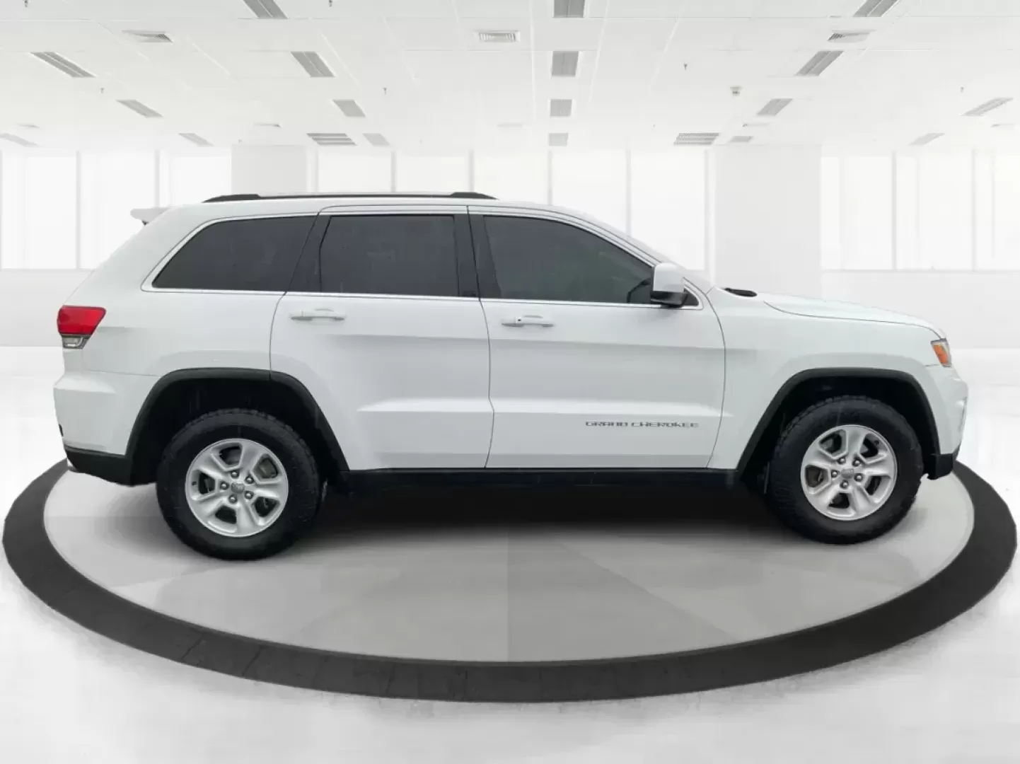 2015 Jeep Grand Cherokee Laredo (1C4RJFAG7FC) with an 3.6L V-6 DOHC engine, located at 8750 N County Rd 25A, Piqua, OH, 45356, (937) 908-9800, 40.164391, -84.232513 - Photo#1