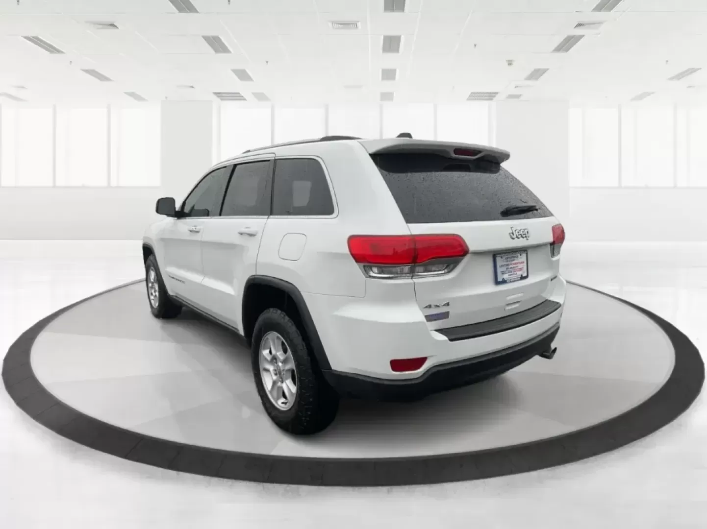 2015 Jeep Grand Cherokee Laredo (1C4RJFAG7FC) with an 3.6L V-6 DOHC engine, located at 8750 N County Rd 25A, Piqua, OH, 45356, (937) 908-9800, 40.164391, -84.232513 - Photo#4