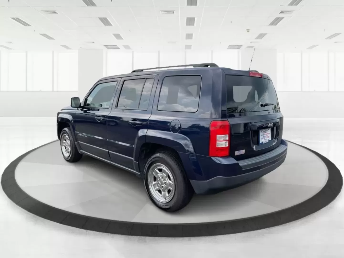 2015 Jeep Patriot Sport 2WD (1C4NJPBAXFD) with an 2.0L L4 DOHC 16V engine, located at 8750 N County Rd 25A, Piqua, OH, 45356, (937) 908-9800, 40.164391, -84.232513 - Photo#4