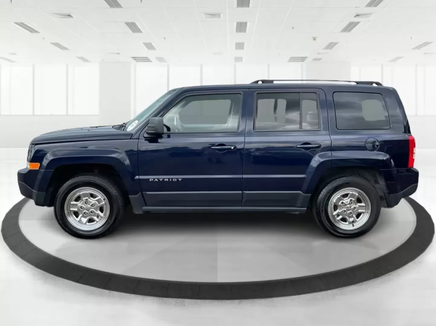 2015 Jeep Patriot Sport 2WD (1C4NJPBAXFD) with an 2.0L L4 DOHC 16V engine, located at 8750 N County Rd 25A, Piqua, OH, 45356, (937) 908-9800, 40.164391, -84.232513 - Photo#5