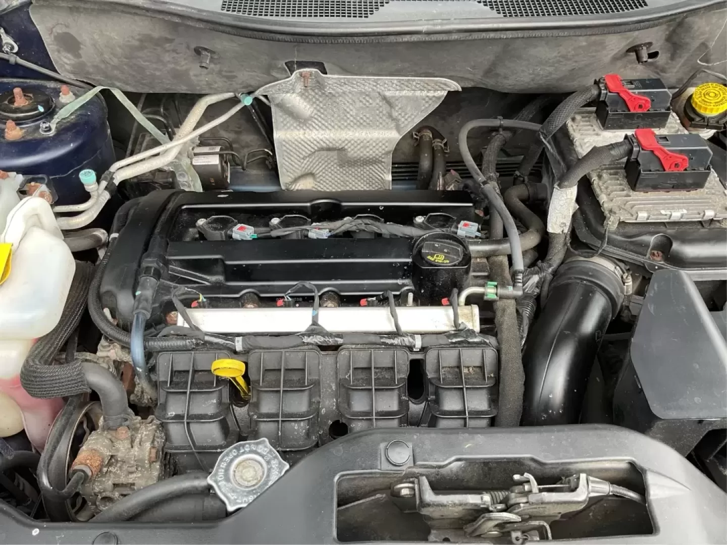 2015 Jeep Patriot Sport 2WD (1C4NJPBAXFD) with an 2.0L L4 DOHC 16V engine, located at 8750 N County Rd 25A, Piqua, OH, 45356, (937) 908-9800, 40.164391, -84.232513 - Photo#11