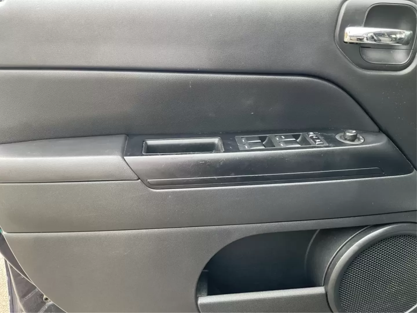 2015 Jeep Patriot Sport 2WD (1C4NJPBAXFD) with an 2.0L L4 DOHC 16V engine, located at 8750 N County Rd 25A, Piqua, OH, 45356, (937) 908-9800, 40.164391, -84.232513 - Photo#17