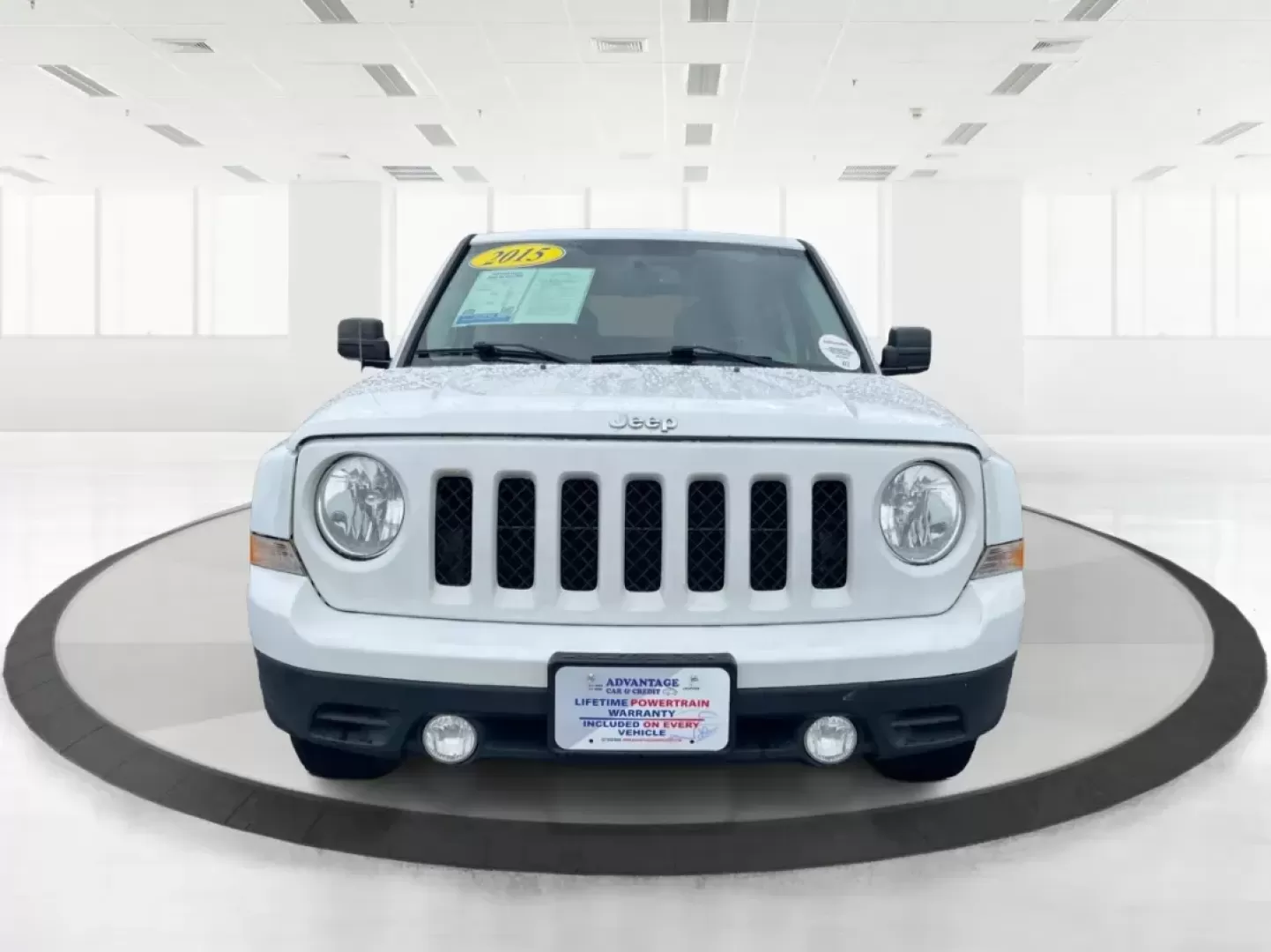 2015 Jeep Patriot Latitude (1C4NJRFB0FD) with an 2.4L I-4 DOHC engine, located at 4508 South Dixie Dr, Moraine, OH, 45439, (937) 908-9800, 39.689976, -84.218452 - Photo#6