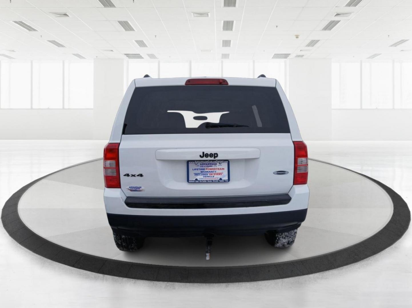 2015 Jeep Patriot Sport 4WD (1C4NJRBB7FD) with an 2.4L L4 DOHC 16V engine, located at 4508 South Dixie Dr, Moraine, OH, 45439, (937) 908-9800, 39.689976, -84.218452 - Photo#3