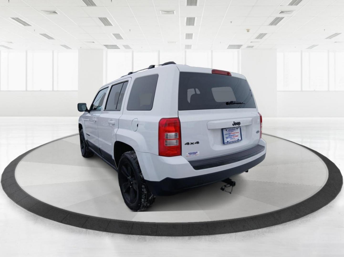 2015 Jeep Patriot Sport 4WD (1C4NJRBB7FD) with an 2.4L L4 DOHC 16V engine, located at 4508 South Dixie Dr, Moraine, OH, 45439, (937) 908-9800, 39.689976, -84.218452 - Photo#4