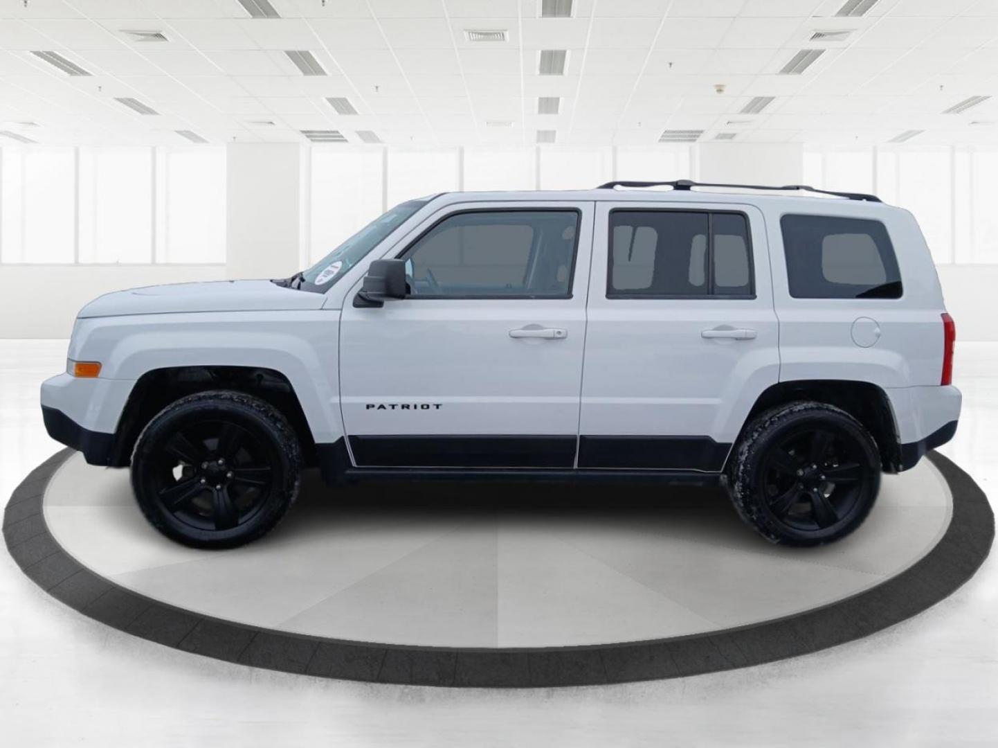 2015 Jeep Patriot Sport 4WD (1C4NJRBB7FD) with an 2.4L L4 DOHC 16V engine, located at 4508 South Dixie Dr, Moraine, OH, 45439, (937) 908-9800, 39.689976, -84.218452 - Photo#5