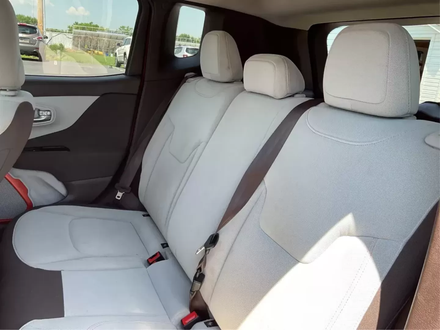 2015 Jeep Renegade Latitude 4WD (ZACCJBBT2FP) with an 2.4L L4 DOHC 16V engine, 6-Speed Manual transmission, located at 1184 Kauffman Ave, Fairborn, OH, 45324, (937) 908-9800, 39.807072, -84.030914 - Photo#9