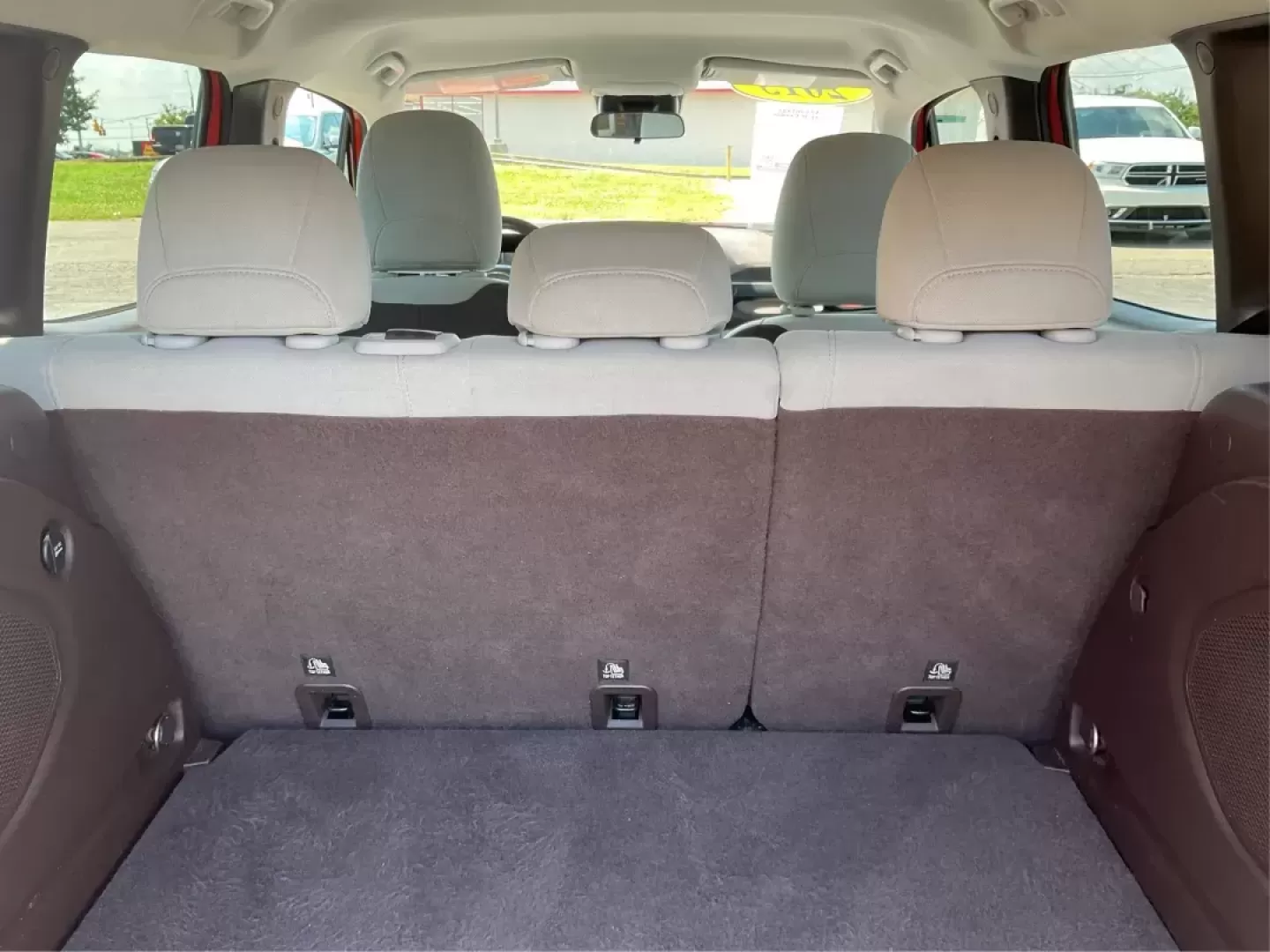 2015 Jeep Renegade Latitude 4WD (ZACCJBBT2FP) with an 2.4L L4 DOHC 16V engine, 6-Speed Manual transmission, located at 1184 Kauffman Ave, Fairborn, OH, 45324, (937) 908-9800, 39.807072, -84.030914 - Photo#11