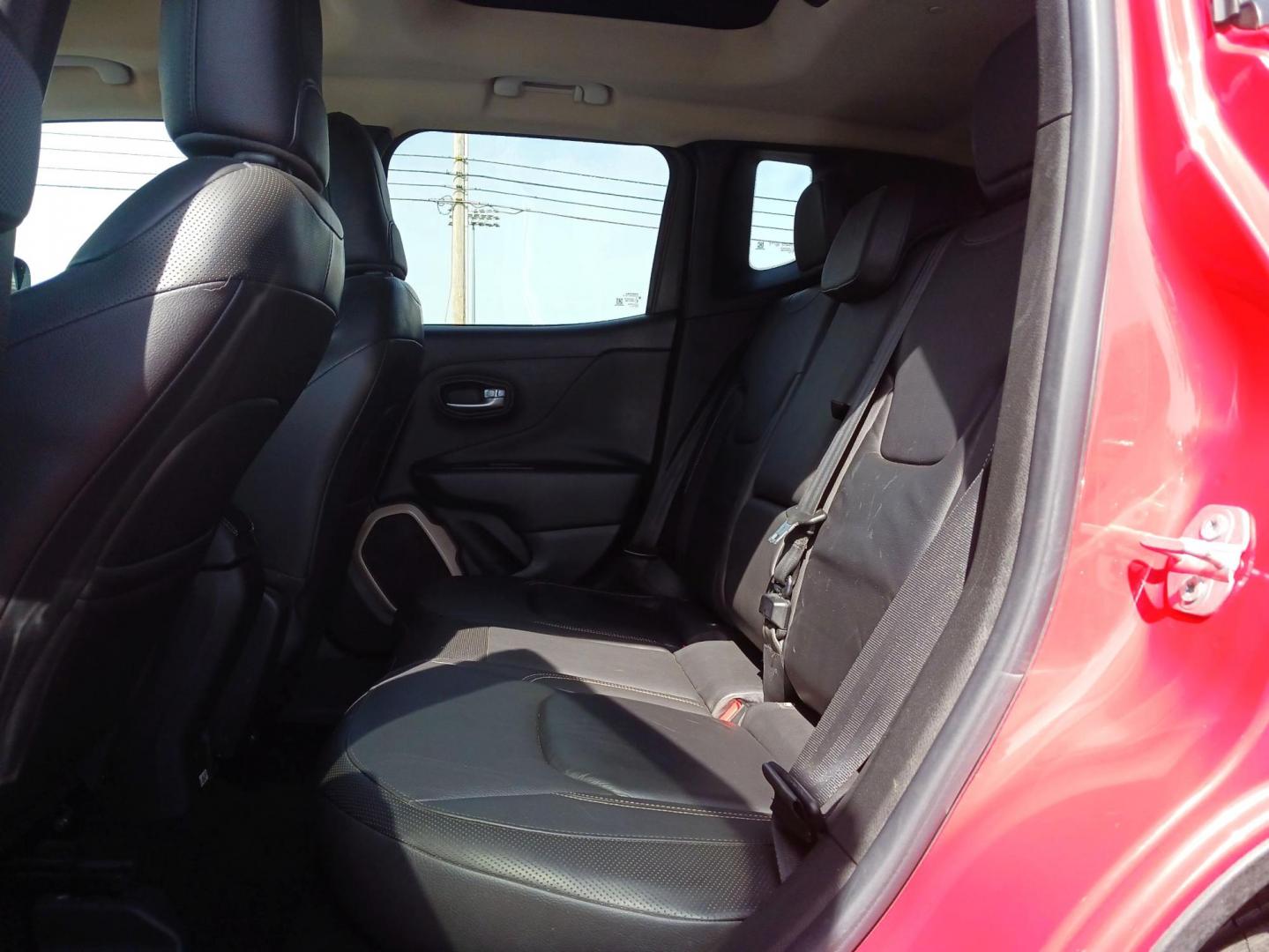 2015 Jeep Renegade Limited FWD (ZACCJADT0FP) with an 2.4L L4 DOHC 16V engine, 9-Speed Automatic transmission, located at 4508 South Dixie Dr, Moraine, OH, 45439, (937) 908-9800, 39.689976, -84.218452 - Photo#9