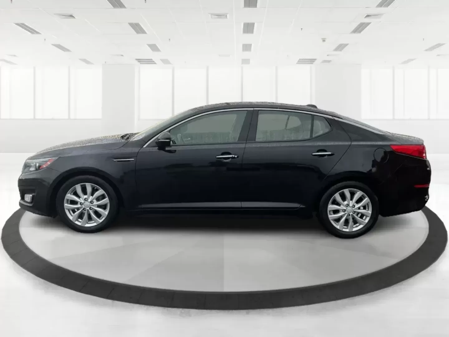2015 Kia Optima EX (5XXGN4A76FG) with an Theta II 2.4L I-4 gasoline direct injection engine, located at 1099 N County Rd 25A , Troy, OH, 45373, (937) 908-9800, 40.057079, -84.212883 - Photo#5