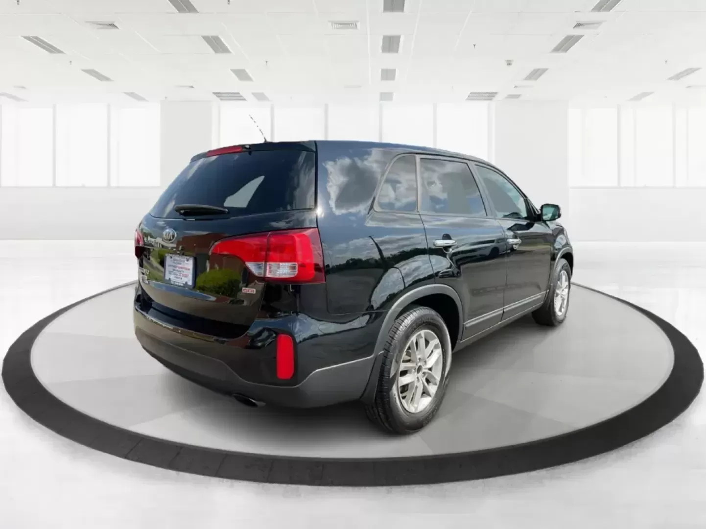 2015 Kia Sorento LX (5XYKT3A69FG) with an 2.4L I-4 gasoline direct injection engine, located at 1230 East Main St, Xenia, OH, 45385, (937) 908-9800, 39.688026, -83.910172 - Photo#2