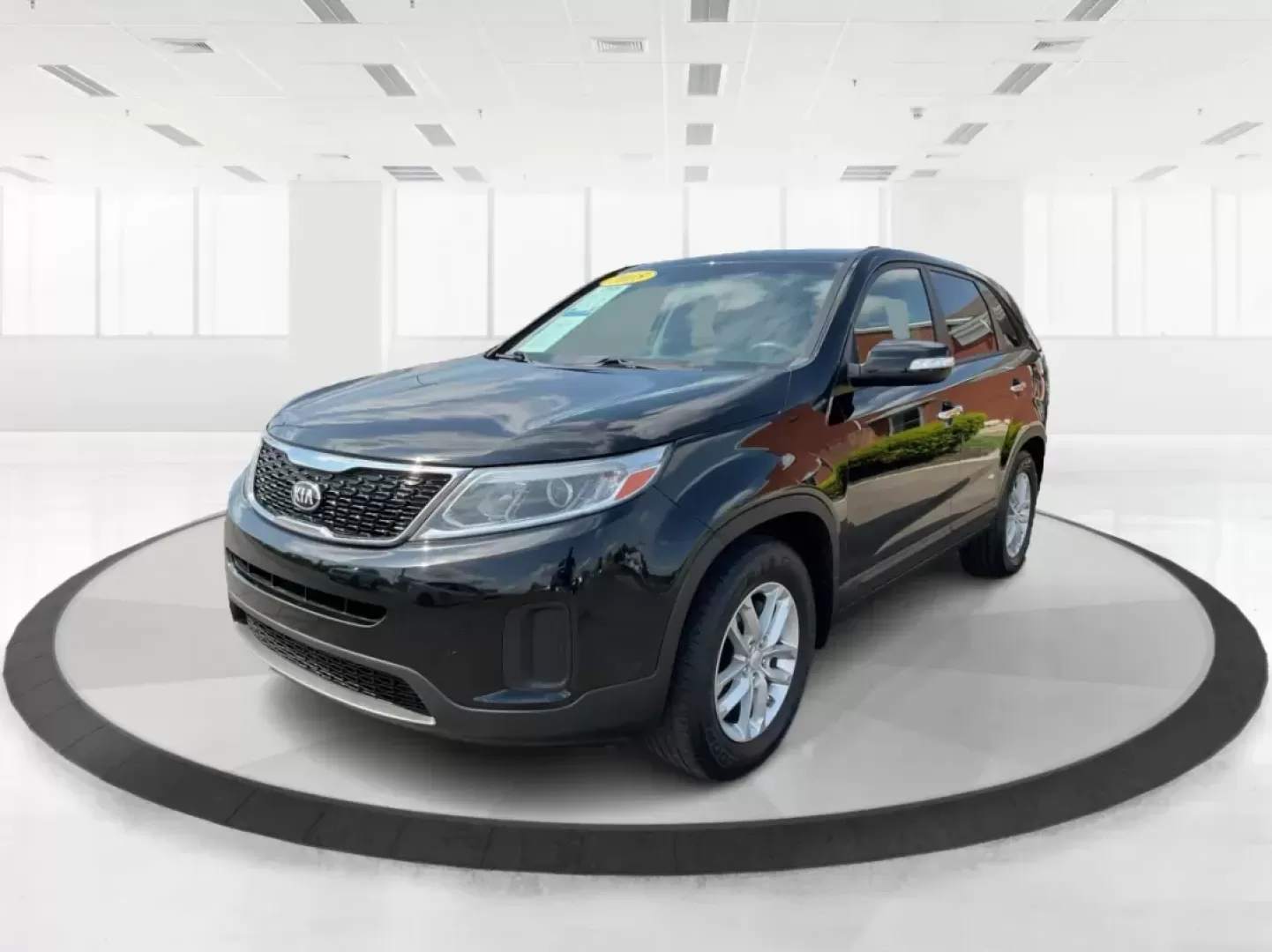 2015 Kia Sorento LX (5XYKT3A69FG) with an 2.4L I-4 gasoline direct injection engine, located at 1230 East Main St, Xenia, OH, 45385, (937) 908-9800, 39.688026, -83.910172 - Photo#6