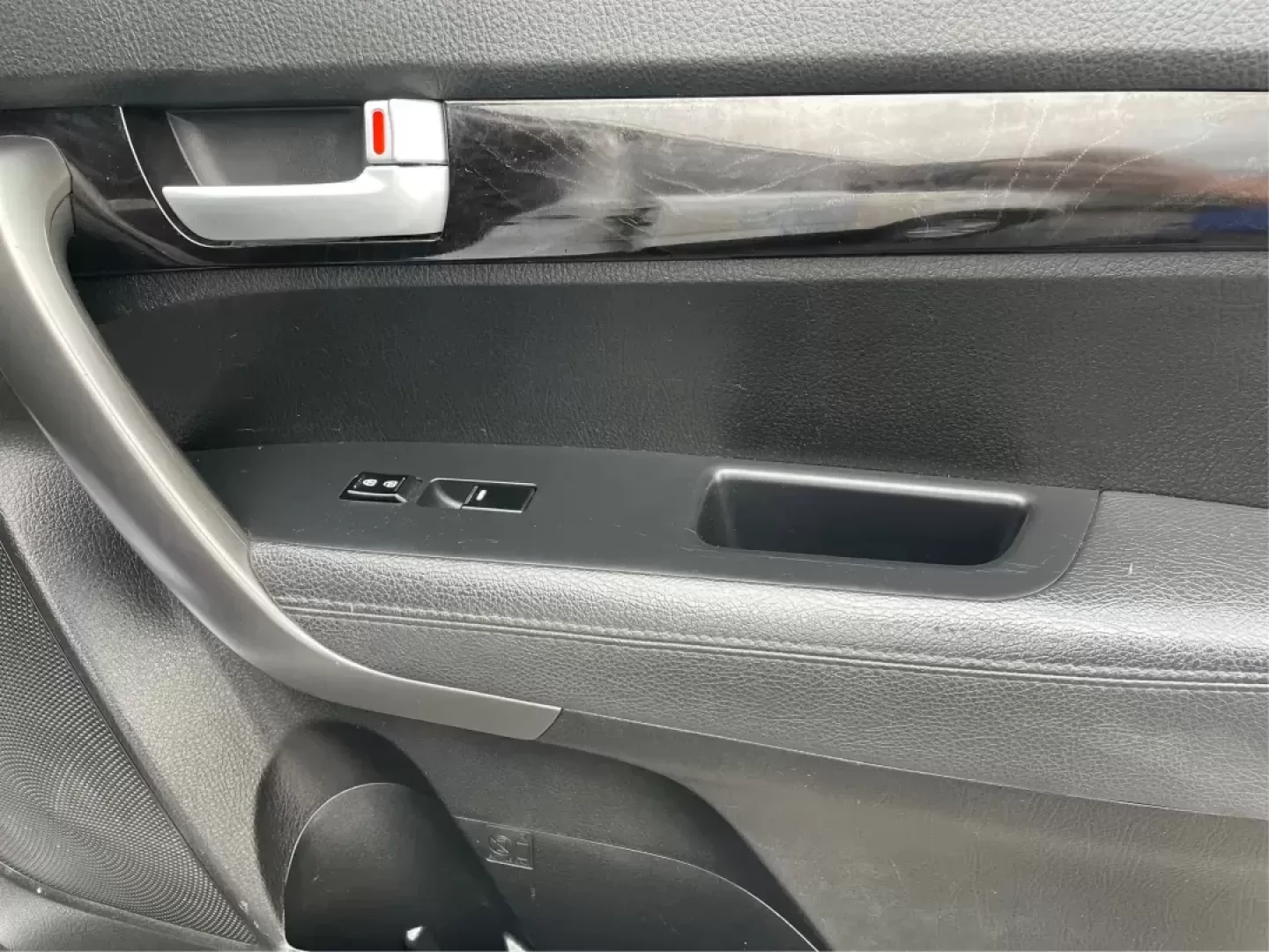 2015 Kia Sorento LX (5XYKT4A61FG) with an 2.4L I-4 gasoline direct injection engine, located at 8750 N County Rd 25A, Piqua, OH, 45356, (937) 908-9800, 40.164391, -84.232513 - Photo#19