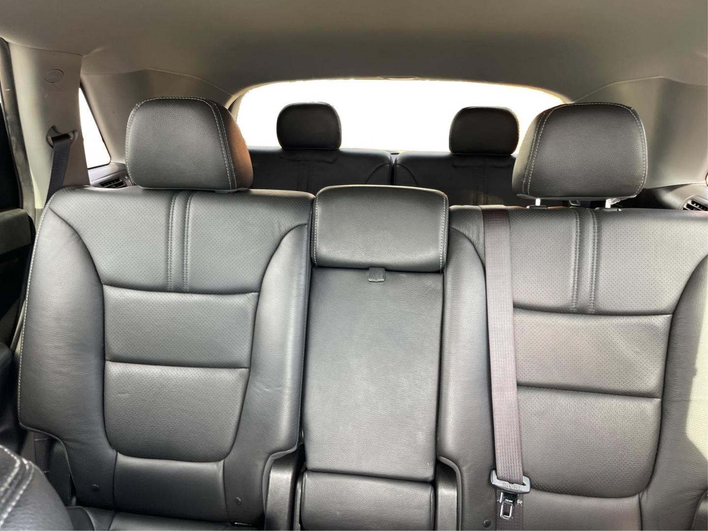 2015 Kia Sorento EX V6 (5XYKU4A74FG) with an Lambda II 3.3L V-6 gasoline direct injection engine, located at 8750 N County Rd 25A, Piqua, OH, 45356, (937) 908-9800, 40.164391, -84.232513 - Photo#13