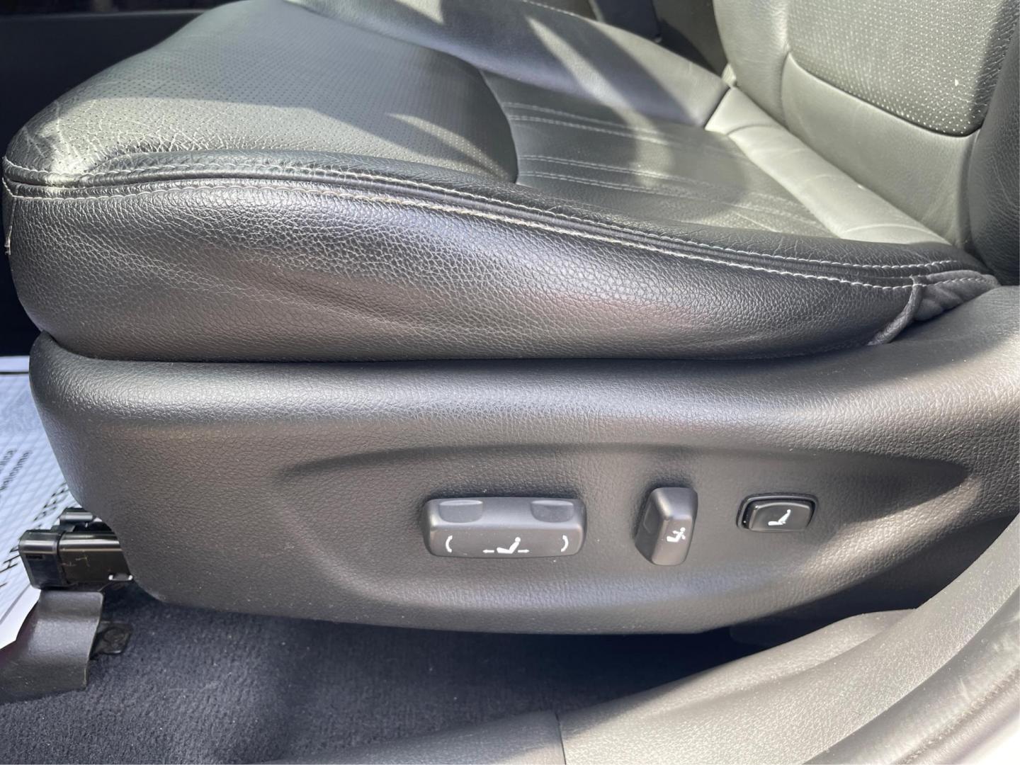 2015 Kia Sorento EX V6 (5XYKU4A74FG) with an Lambda II 3.3L V-6 gasoline direct injection engine, located at 8750 N County Rd 25A, Piqua, OH, 45356, (937) 908-9800, 40.164391, -84.232513 - Photo#17