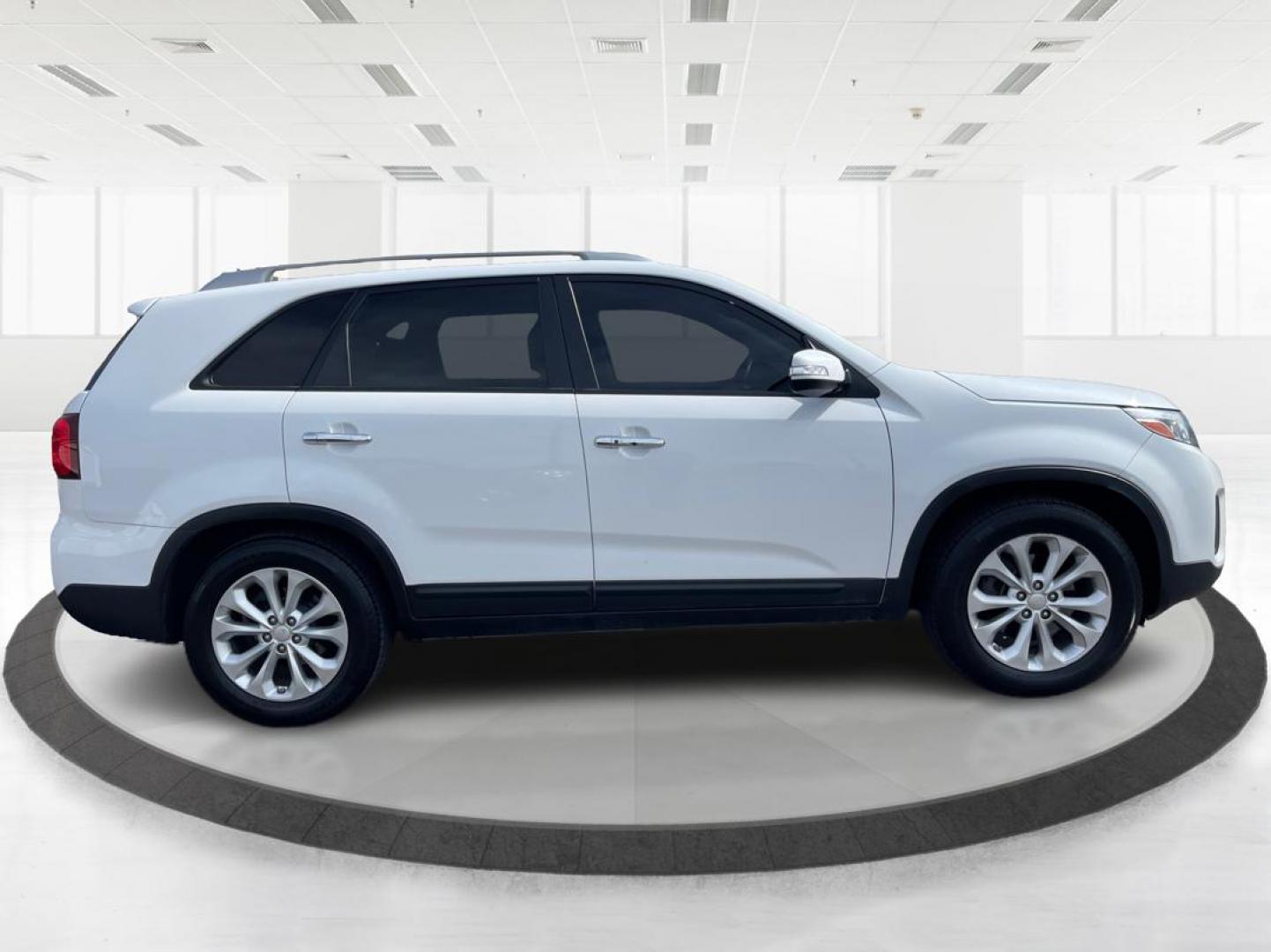 2015 Kia Sorento EX V6 (5XYKU4A74FG) with an Lambda II 3.3L V-6 gasoline direct injection engine, located at 8750 N County Rd 25A, Piqua, OH, 45356, (937) 908-9800, 40.164391, -84.232513 - Photo#1