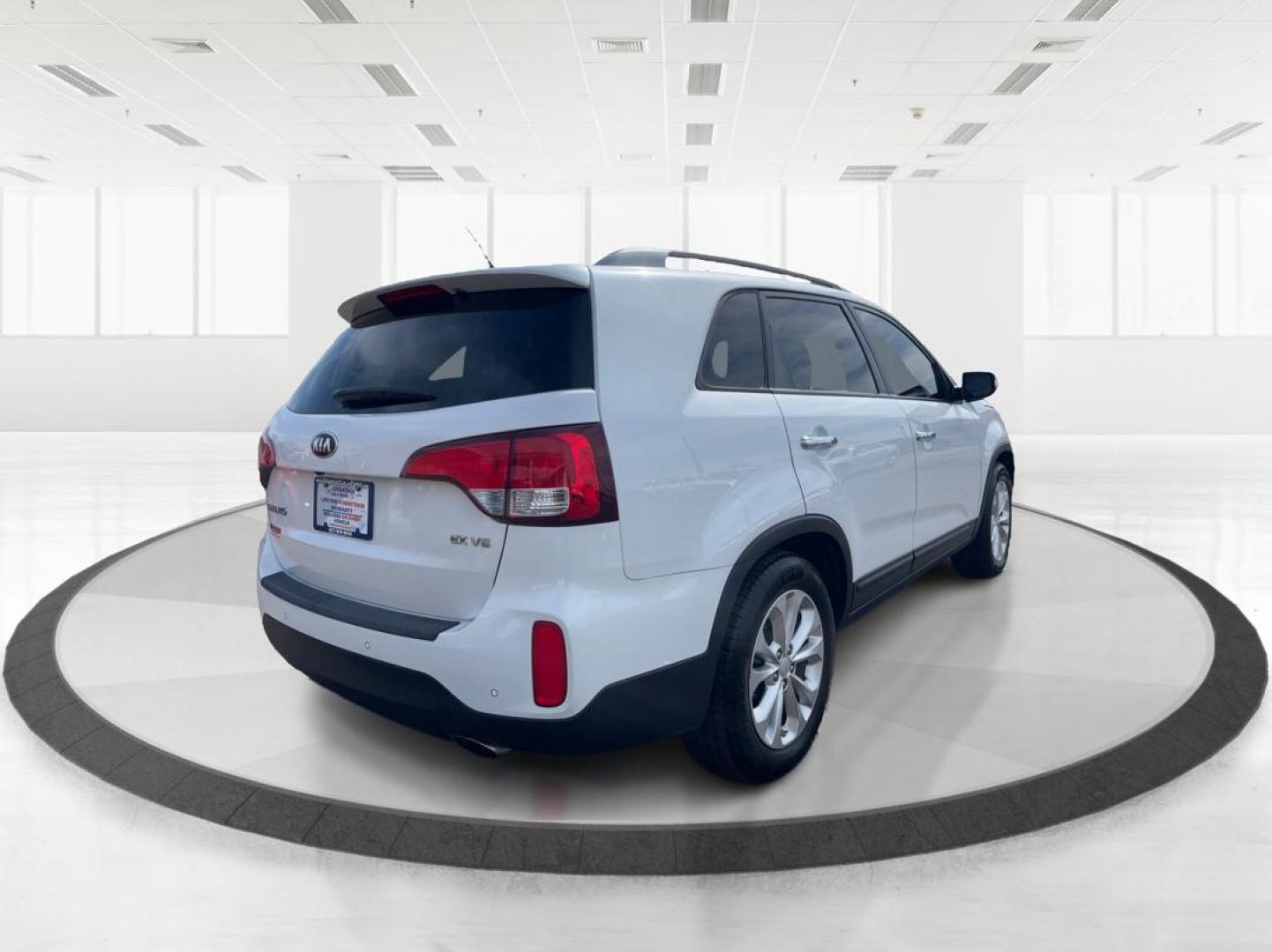 2015 Kia Sorento EX V6 (5XYKU4A74FG) with an Lambda II 3.3L V-6 gasoline direct injection engine, located at 8750 N County Rd 25A, Piqua, OH, 45356, (937) 908-9800, 40.164391, -84.232513 - Photo#2