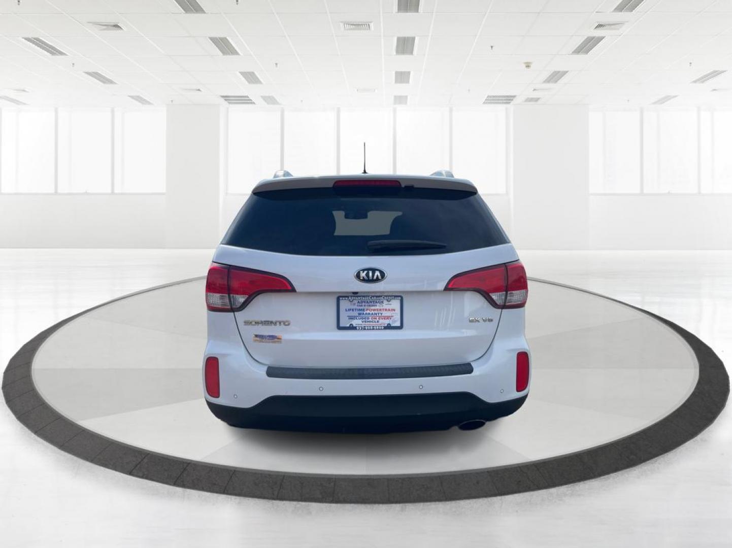 2015 Kia Sorento EX V6 (5XYKU4A74FG) with an Lambda II 3.3L V-6 gasoline direct injection engine, located at 8750 N County Rd 25A, Piqua, OH, 45356, (937) 908-9800, 40.164391, -84.232513 - Photo#3
