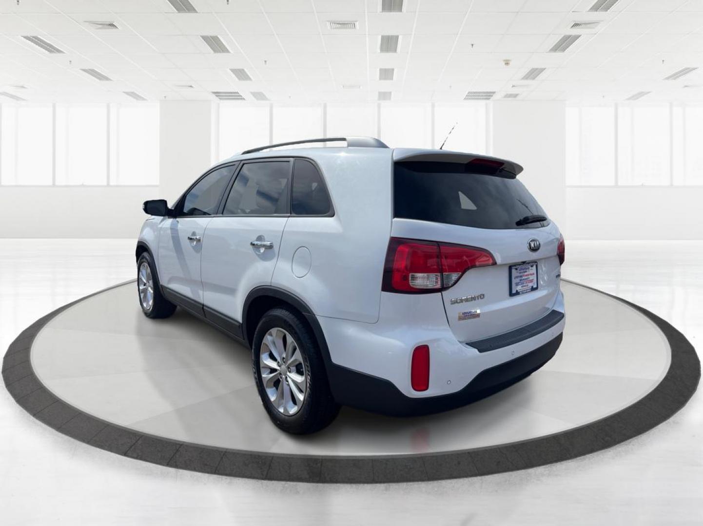 2015 Kia Sorento EX V6 (5XYKU4A74FG) with an Lambda II 3.3L V-6 gasoline direct injection engine, located at 8750 N County Rd 25A, Piqua, OH, 45356, (937) 908-9800, 40.164391, -84.232513 - Photo#4