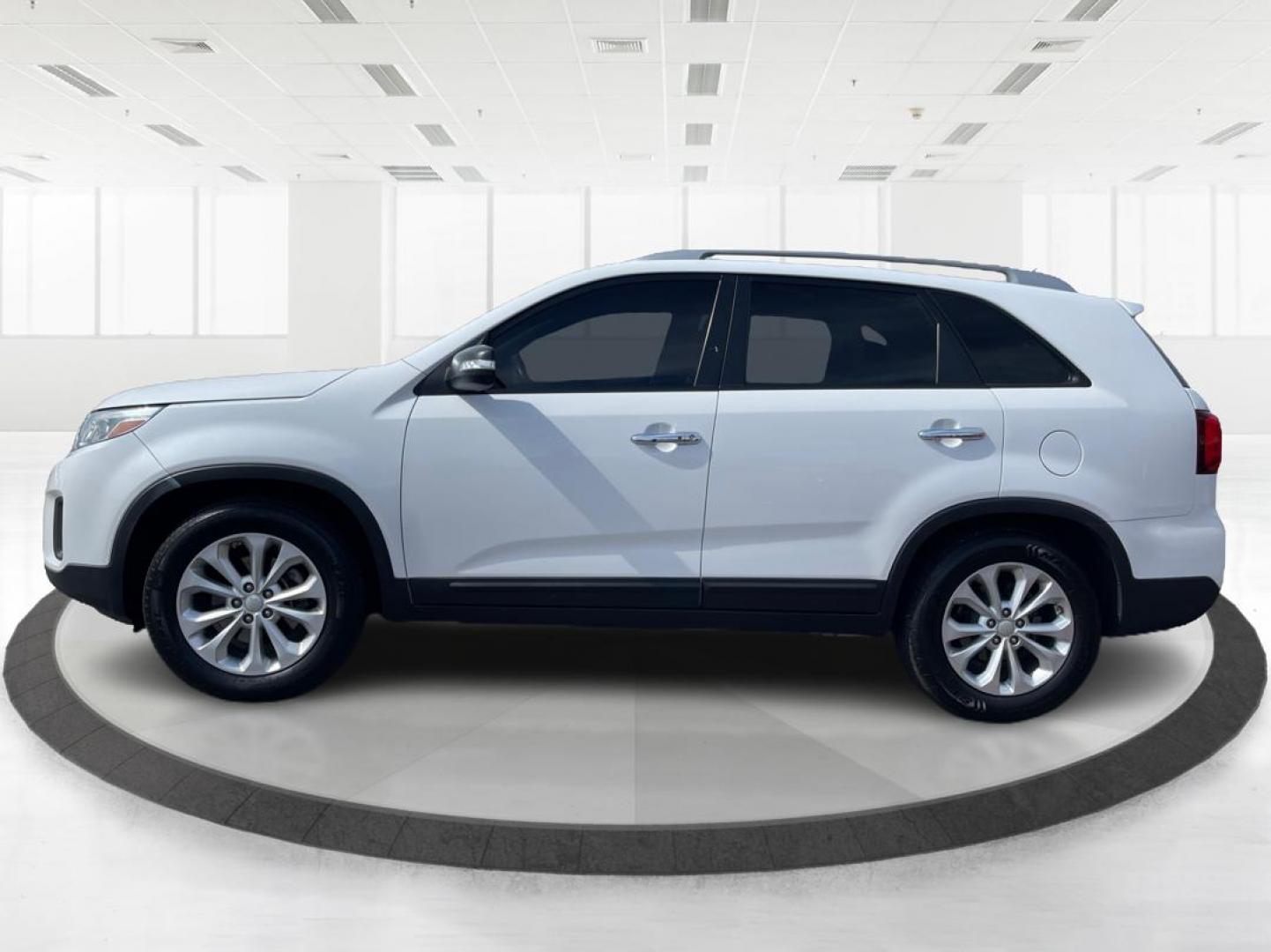 2015 Kia Sorento EX V6 (5XYKU4A74FG) with an Lambda II 3.3L V-6 gasoline direct injection engine, located at 8750 N County Rd 25A, Piqua, OH, 45356, (937) 908-9800, 40.164391, -84.232513 - Photo#5