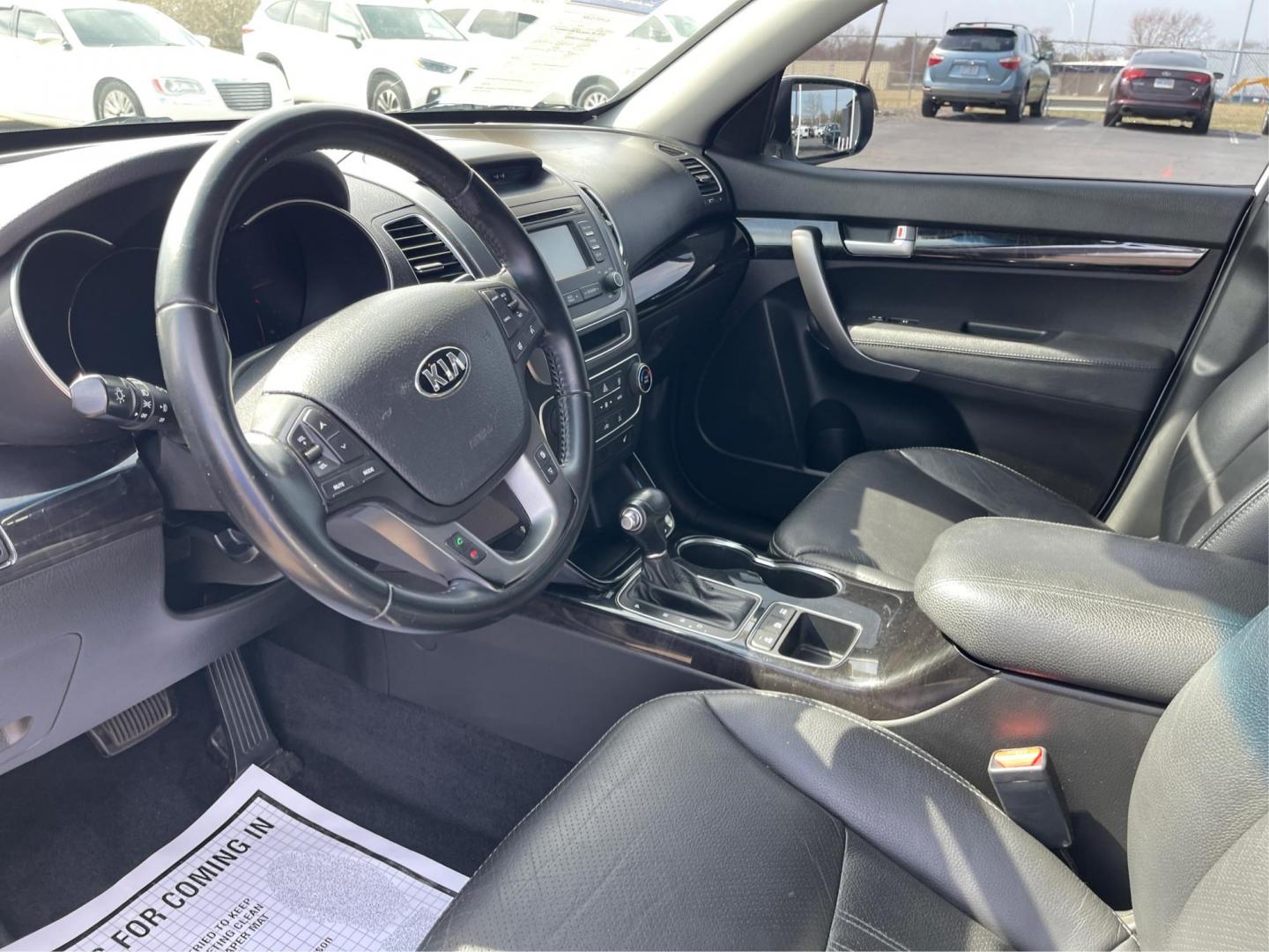 2015 Kia Sorento EX V6 (5XYKU4A74FG) with an Lambda II 3.3L V-6 gasoline direct injection engine, located at 8750 N County Rd 25A, Piqua, OH, 45356, (937) 908-9800, 40.164391, -84.232513 - Photo#8