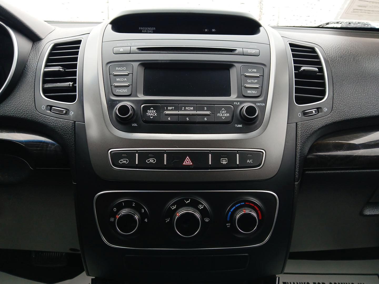 2015 Kia Sorento LX 2WD (5XYKT3A61FG) with an 2.4L L4 DOHC 16V engine, 6-Speed Automatic transmission, located at 4508 South Dixie Dr, Moraine, OH, 45439, (937) 908-9800, 39.689976, -84.218452 - Photo#12